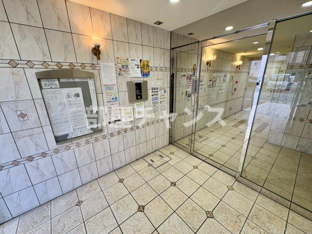 アビタシオン鶴舞のエントランス