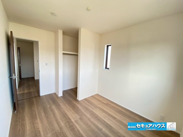 【今からご案内可能】刈谷市小垣江町 限定1棟の洋室|【洋室5.06帖】
◆お子様のお部屋や主寝室、来客時の宿泊室、趣味のお部屋としてもご利用いただけます♪
◆全居室収納付きのため、各居室ごとにお洋服や荷物を収納できます。　　　　　　　　　　　　　　　　
