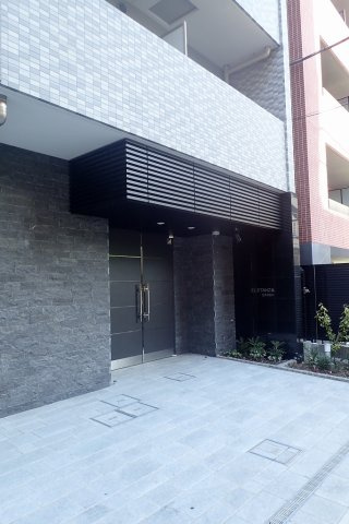 エルスタンザ文京千駄木のエントランス