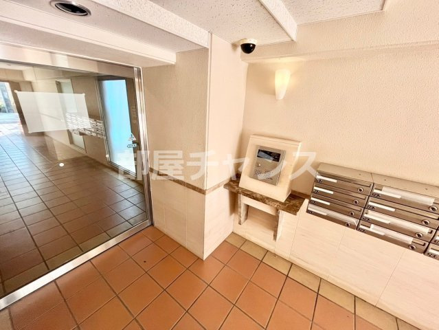 LiVEMAX　MOONのエントランス