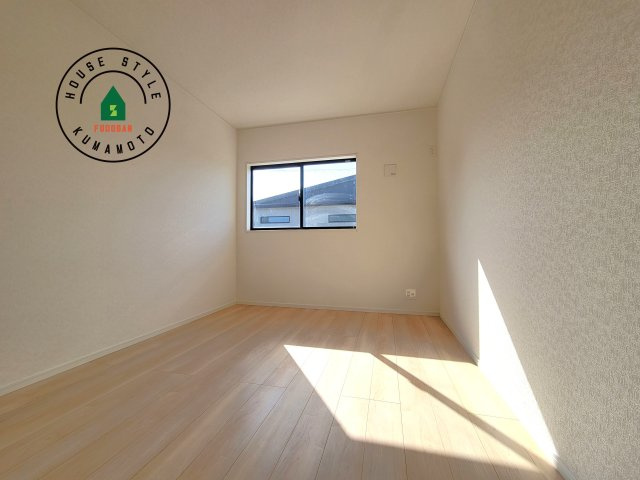 合志市栄第5-2棟(1号棟)の洋室|各部屋収納を備えており過ごしやすいお家です！