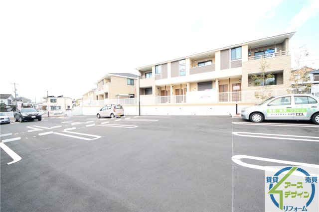 クレモンティーヌ　Cの駐車場