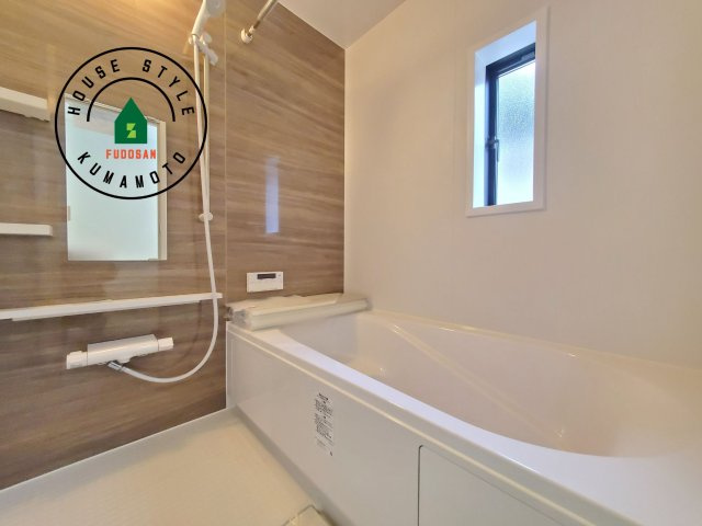 菊池郡大津町杉水第1₋2棟（2号棟）の内観：施工例|浴室は一日の疲れを癒す場所だから、家族みんながゆったりできる快適設計。追い炊き機能付きオートバス。安定した温度で、いつでも快適に入浴できます。