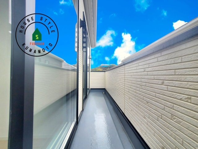 菊池郡大津町杉水第1₋2棟（2号棟）の外観：施工例|バルコニーに自分のこだわりをもたせる。120％自由自在のバルコニー。もちろんお洗濯物を干す、ゴミを一時保管するなどもおまかせください。バルコニーを多目的スペースとして考えてみましょう。