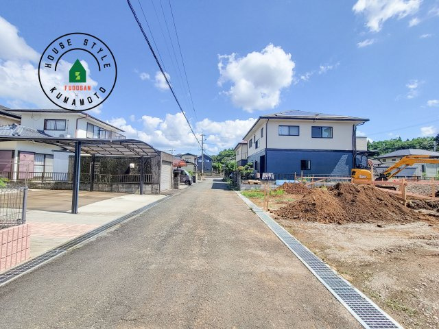 菊池郡大津町杉水第1₋2棟（2号棟）の前面道路含む現地写真|前面道路です。
