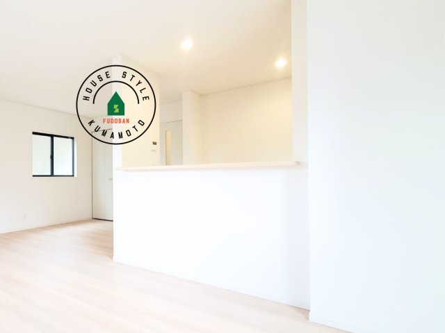 菊池郡大津町杉水第1₋2棟（2号棟）の内観：施工例|ダイニングとリビングのメリハリが付けやすい空間設計になっています。