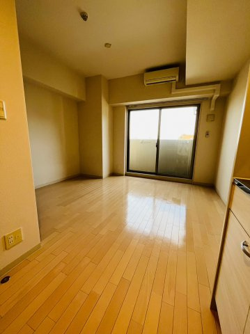 仲介手数料0円！！アルバ志賀本通の居間・リビング