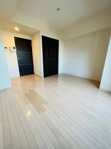 仲介手数料0円！！アルバ志賀本通の居間・リビング