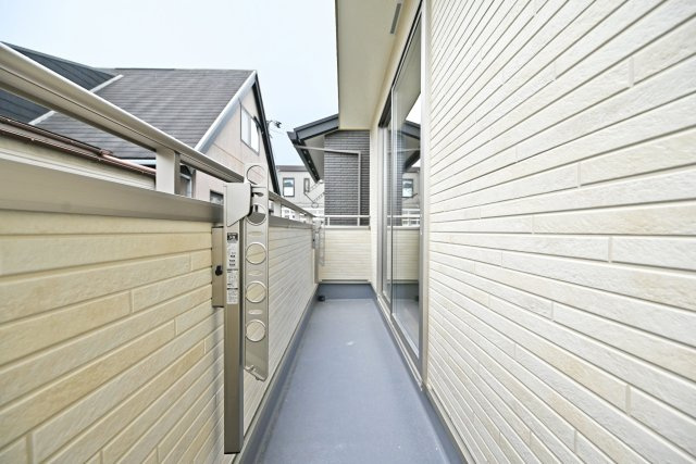 ハートフルタウン浜町新築一戸建て│2SLDK・3LDK+駐車1台可のバルコニー|2階南面バルコニーです。 物干竿金具が備え付けられています。