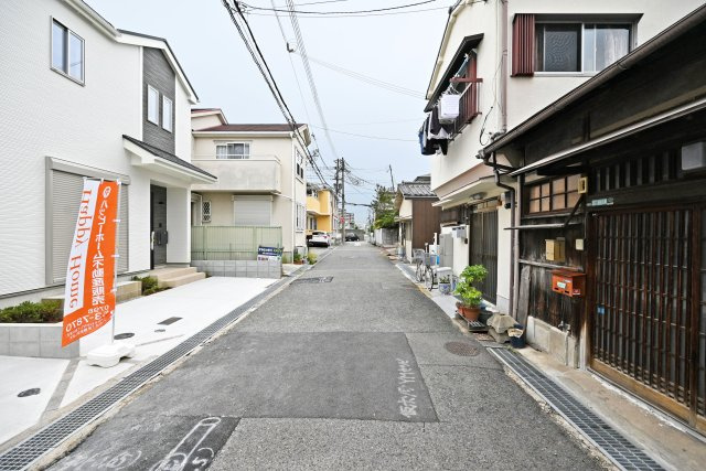 ハートフルタウン浜町新築一戸建て│2SLDK・3LDK+駐車1台可の前面道路含む現地写真|前面道路幅は東側に約4.8ｍ幅です。