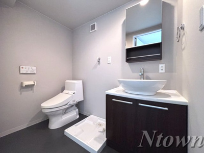 【洗面所】 | エスペランサ和 | 明るい洗面所です