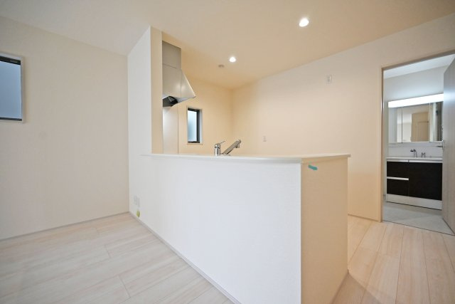 リーブルガーデン南甲子園2丁目新築一戸建て│全3区画│2SLDK・3LDKのキッチン|対面式キッチンなど、子どもの成長とともに少なくなりがちな家族間のコミュニケーションが必然的にとれる間取りづくりも魅力のひとつです。