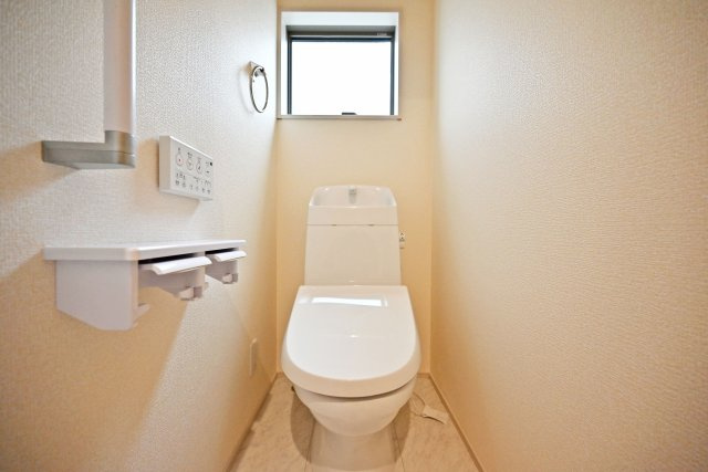 リーブルガーデン南甲子園2丁目新築一戸建て│全3区画│2SLDK・3LDKのトイレ|1・2階に1か所ずつウォッシュトイレを導入しています。