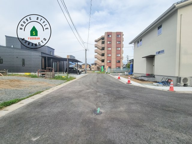 山鹿市川端町第4-2棟(1号棟)の前面道路含む現地写真|前面道路です。
