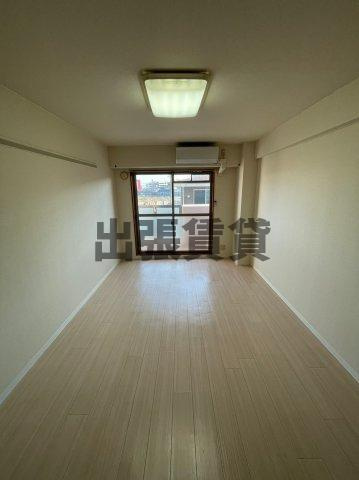 仲介手数料０円！リヴィエール新の居間・リビング