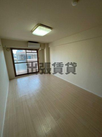 仲介手数料０円！リヴィエール新の居間・リビング