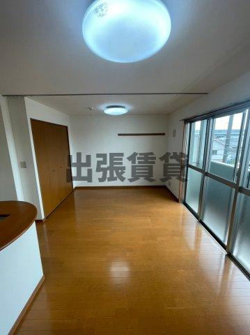 仲介手数料０円！アンビシャスの居間・リビング