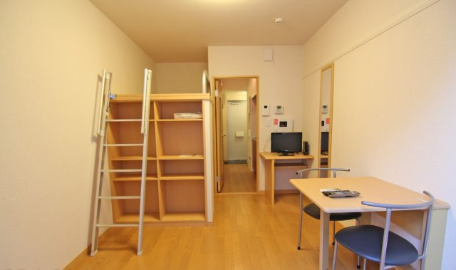 レオパレスカーサの居間・リビング