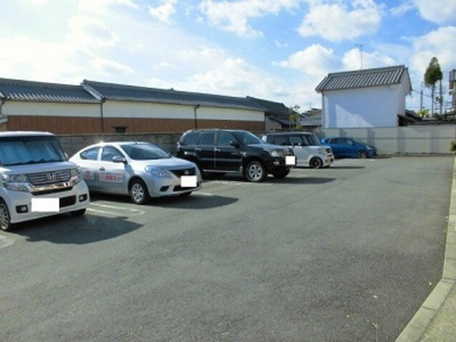 メゾン・ド・エトワールの駐車場