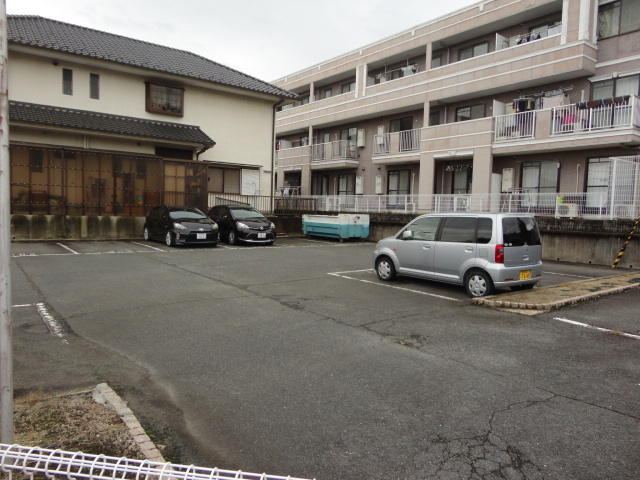 パストラルモリの駐車場