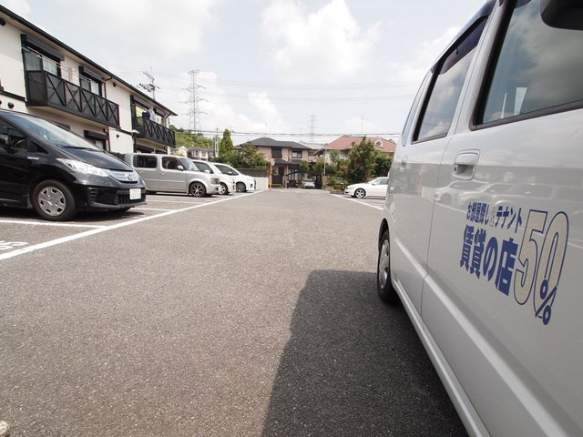 ローレル2の駐車場