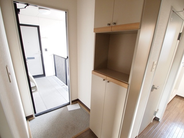 ローレル2の玄関