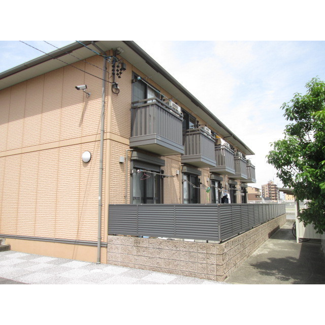 岐阜市茜部菱野３丁目のアパートの外観