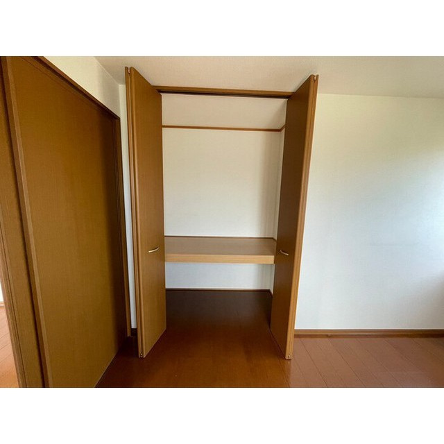 岐阜市日置江１丁目のアパートの収納