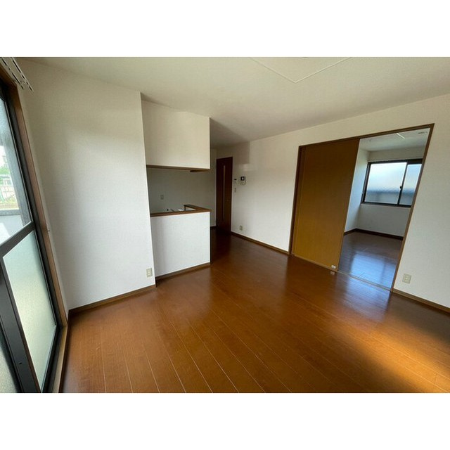 岐阜市日置江１丁目のアパートの居間・リビング