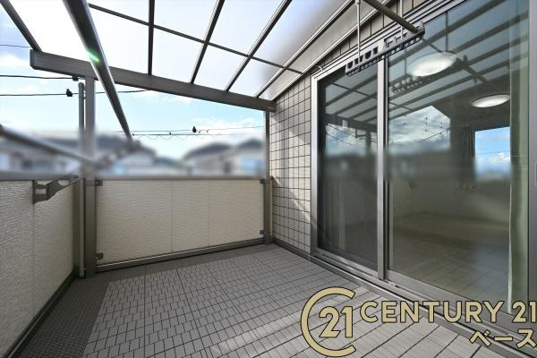 香芝市良福寺　一戸建のバルコニー|■現地撮影写真■日当たりのよい広々とした南向きのバルコニー！洗濯物もよく乾きます！