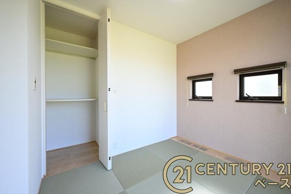 香芝市良福寺　一戸建の和室|■現地撮影写真■ほっこり落ち着ける和室。客間としても、ご家族のくつろぎスペースとしてもご利用いただけます。