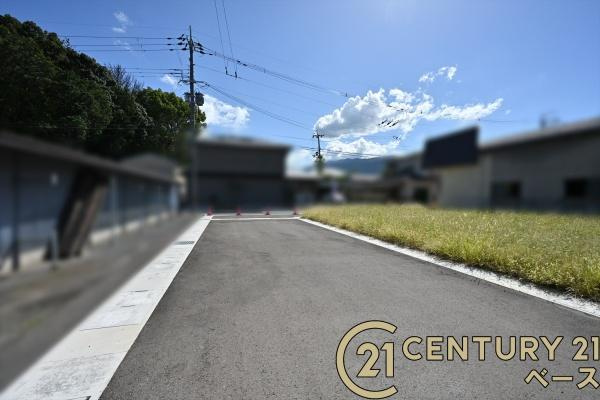 葛城市長尾の売地の前面道路含む現地写真|■現地撮影写真■前面道路約６ｍでお車の出し入れも楽々！