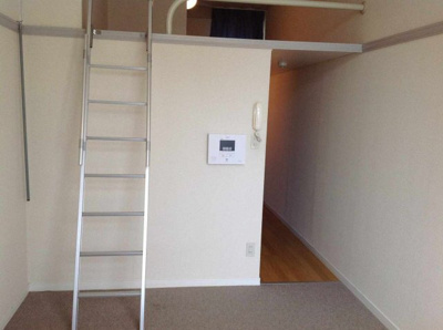 【居間・リビング】 | レオパレスイーイーエー | ロフト側