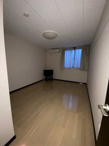 レオネクストパインヒルの居間・リビング|1階の写真です。