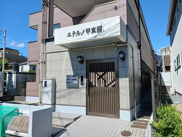 エテルノ甲東園のエントランス