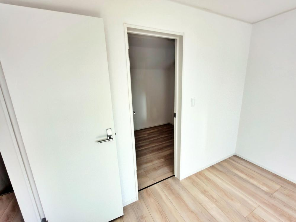 【Cradle garden】小平鈴木町第11の収納|全居室に収納を完備しておりますので、居室の全空間を有効活用出来ます。自分好みのお部屋で、ゆったりお寛ぎ頂けます。