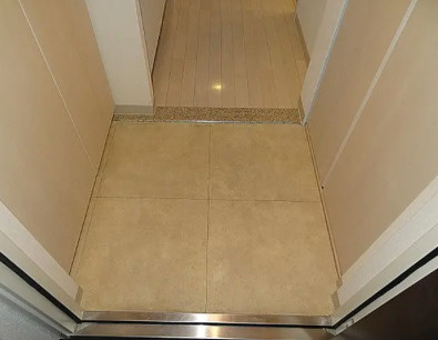 グランルージュ中之島南の玄関