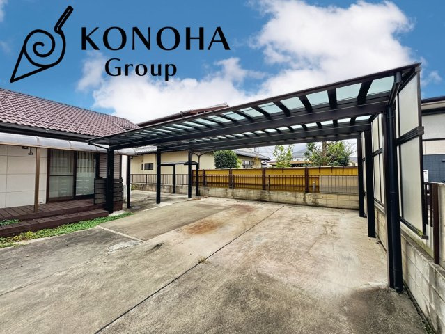 【中古戸建】伊勢崎市田中島町の駐車場|シャッター付きカーポート☆