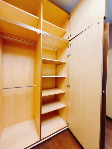 【中古戸建】伊勢崎市田中島町の収納|ハンガーパイプ付きクローゼットになっているのでお子様が大きくなっていくにつれて増えるお洋服も場所を取らないで収納できます♪