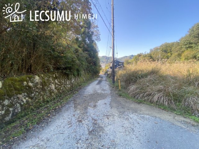 姫路市夢前町前之庄/売土地の前面道路含む現地写真