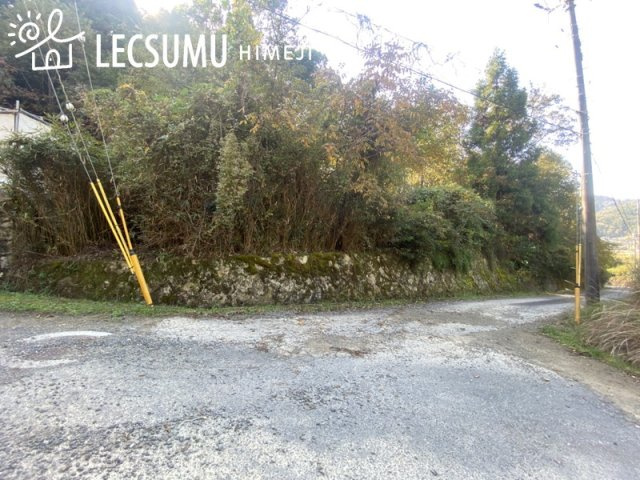 姫路市夢前町前之庄/売土地の前面道路含む現地写真