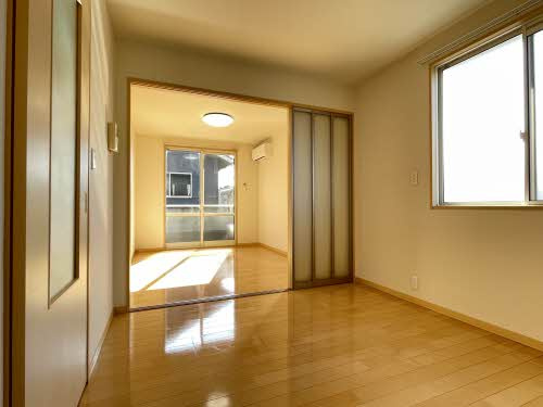 ファミール琴平の洋室