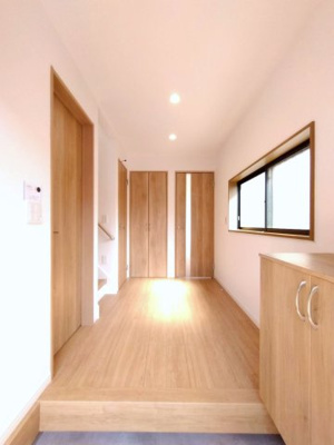 【居間・リビング】 | 相模原市南区西大沼五丁目戸建 | ゆったりとしたリビングです