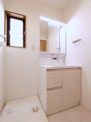 【独立洗面台】 | 相模原市南区西大沼五丁目戸建 | 独立洗面台、朝の身支度には欠かせません