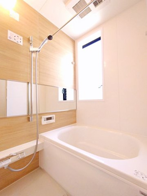 【浴室】 | 相模原市南区西大沼五丁目戸建 | 落ち着いた空間のお風呂です