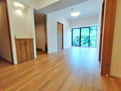 【居間・リビング】 | 追浜パーク・ホームズ | ゆったりとした居間です