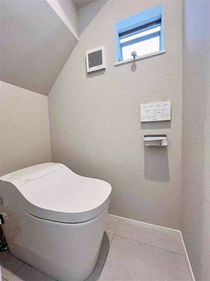 【トイレ】 | 鎌倉市七里ガ浜二丁目戸建 | コンパクトで使いやすいトイレです