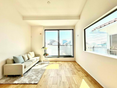 【居間・リビング】 | 鎌倉市七里ガ浜二丁目戸建 | ゆったりとしたリビングです