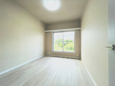 【洋室】 | 多摩川久地パークハイツ | 約5.8帖の洋室です。
