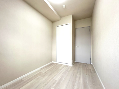 【洋室】 | 多摩川久地パークハイツ | 約4.5帖の洋室です。
自分好みに使えるお部屋としていかがでしょうか。